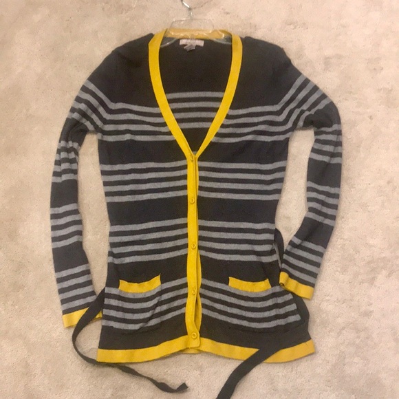 🎉HP🎉Banana Rep Yellow and Grey Long Sleeve Shirt - Picture 2 of 5